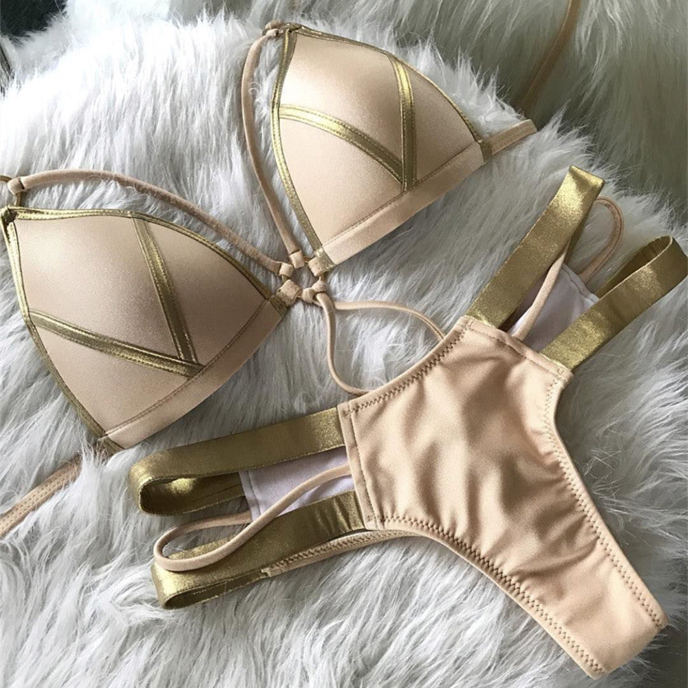 Stilig bikini med bronsefargede sider