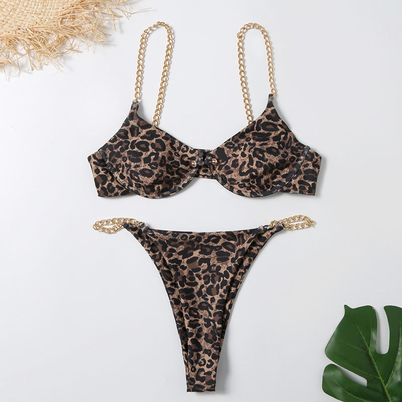 Sexy bikini med kjededetaljer