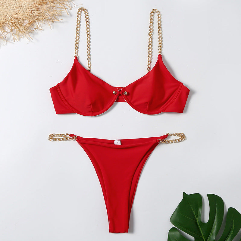 Sexy bikini med kjededetaljer