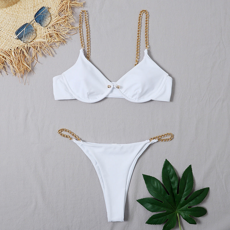 Sexy bikini med kjededetaljer