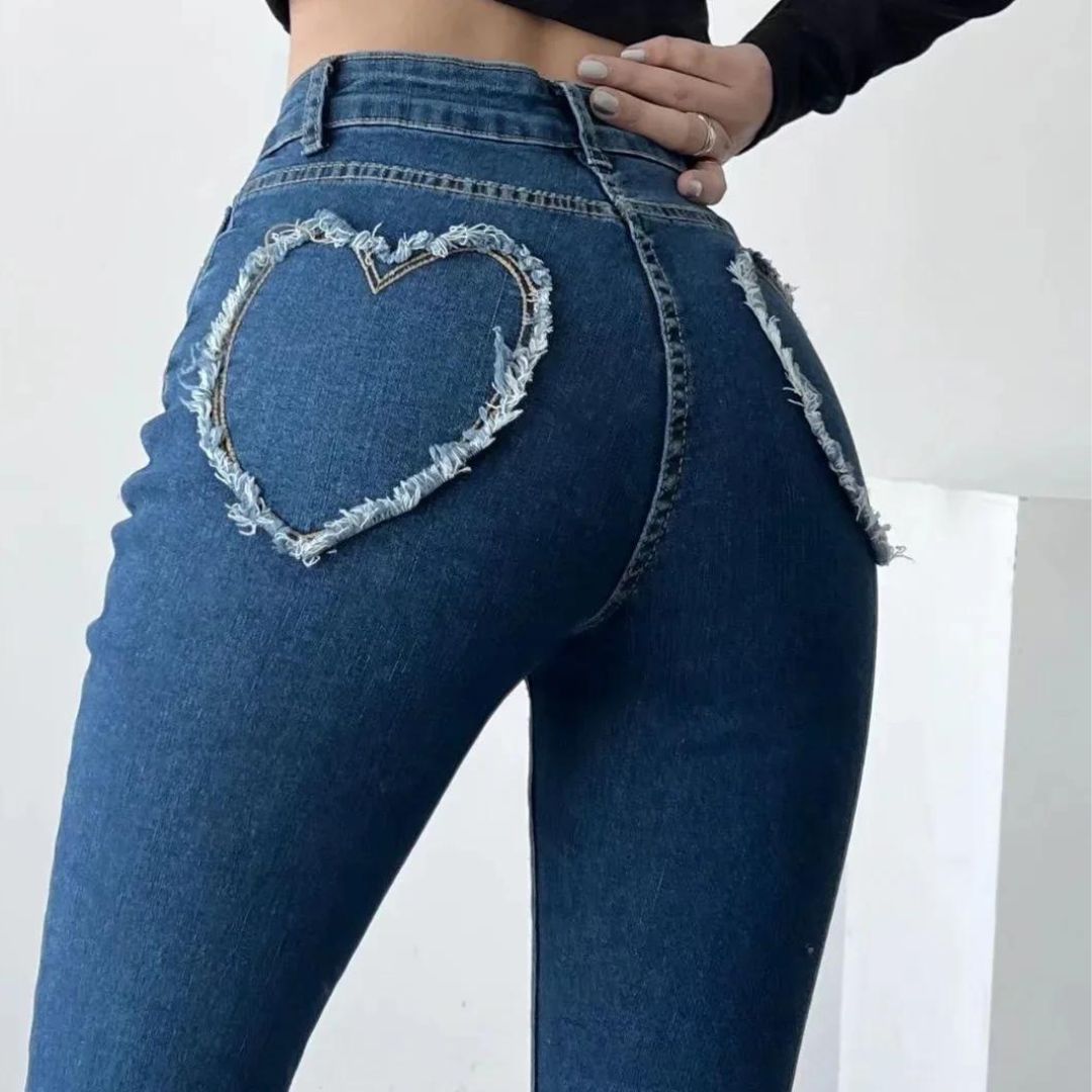 Jeans med høy midje og hjertefrynser