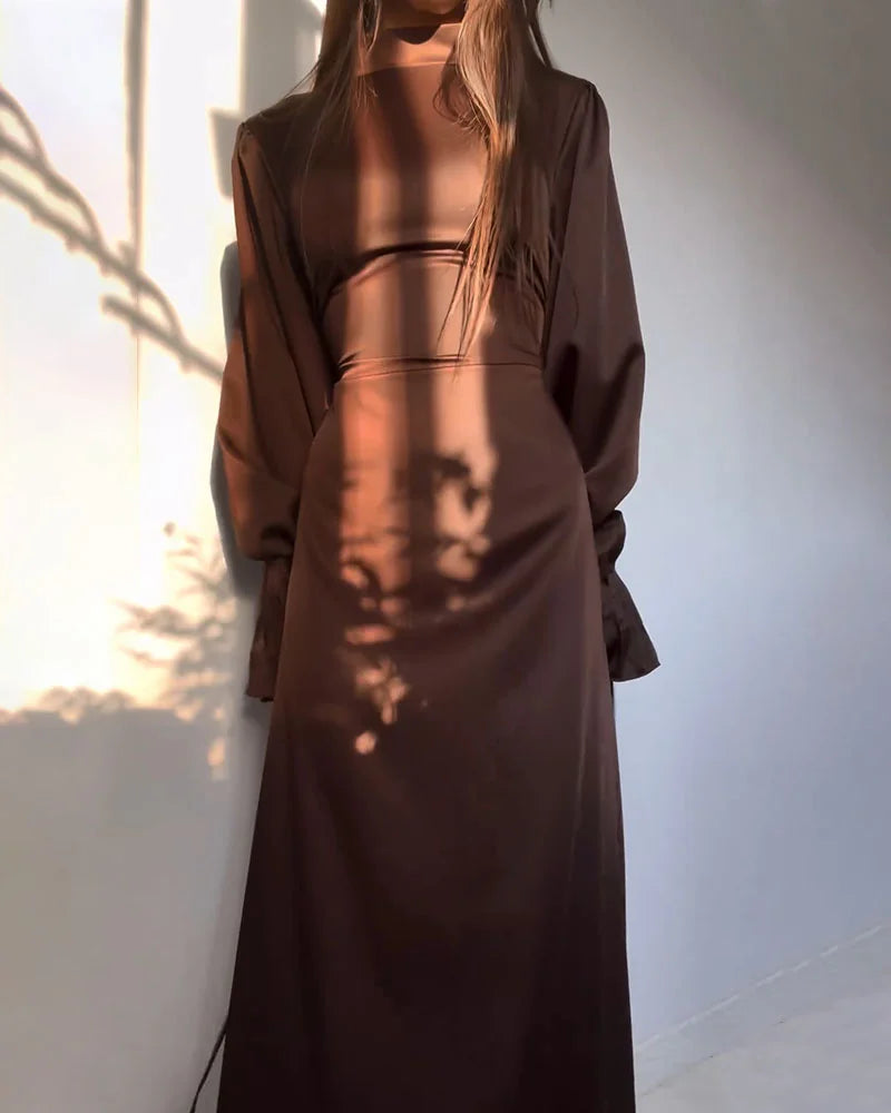 Elegant kjole med plisserte mansjetter