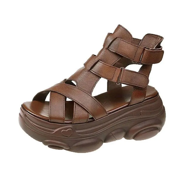 Fasjonable criscross-sandaler