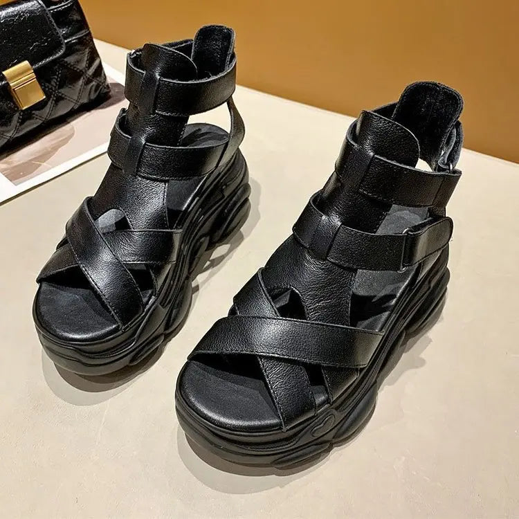 Fasjonable criscross-sandaler