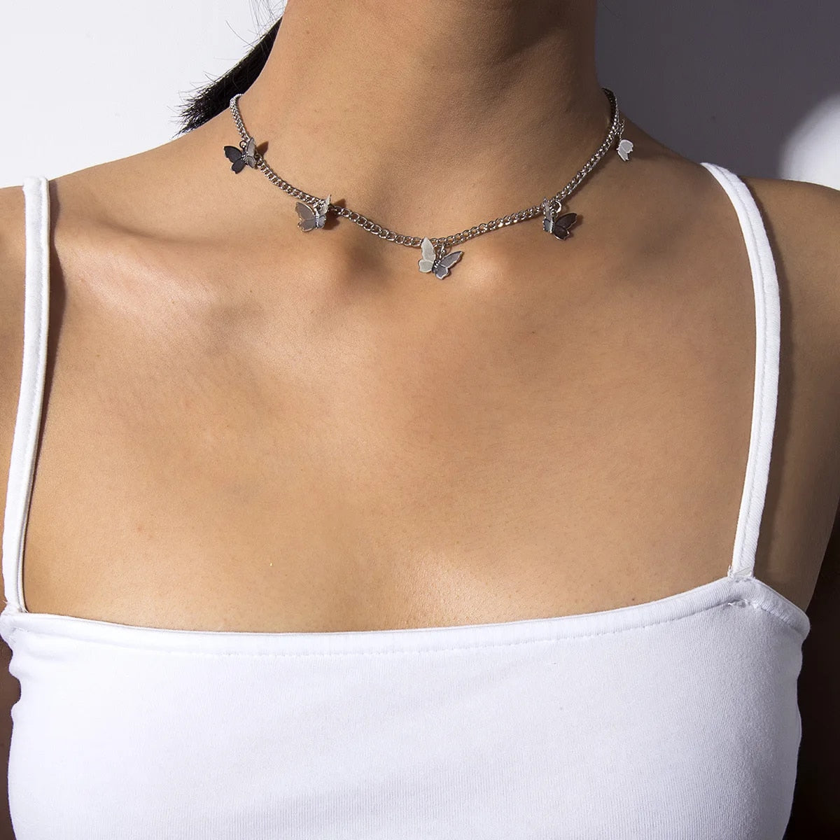 Boho choker med sommerfugl-anheng