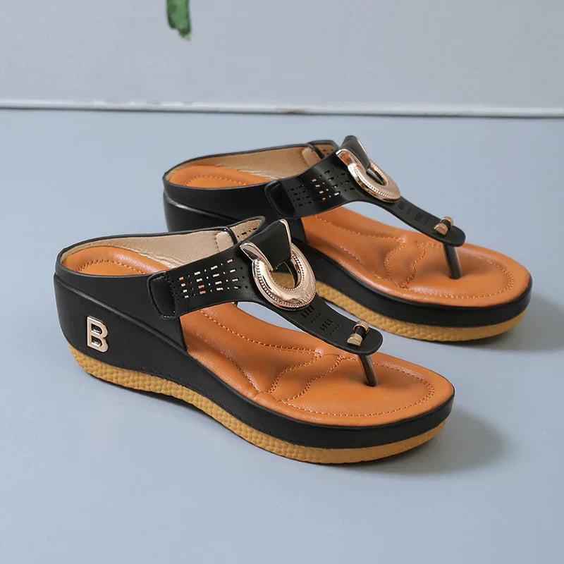 Romerske sandaler for kvinner med kilehæl og platå