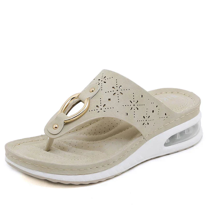 Komfortable flip-flops med kilehæl og luftpute