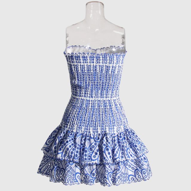 Minikjole med rynkete bandeau og blått paisleymønster