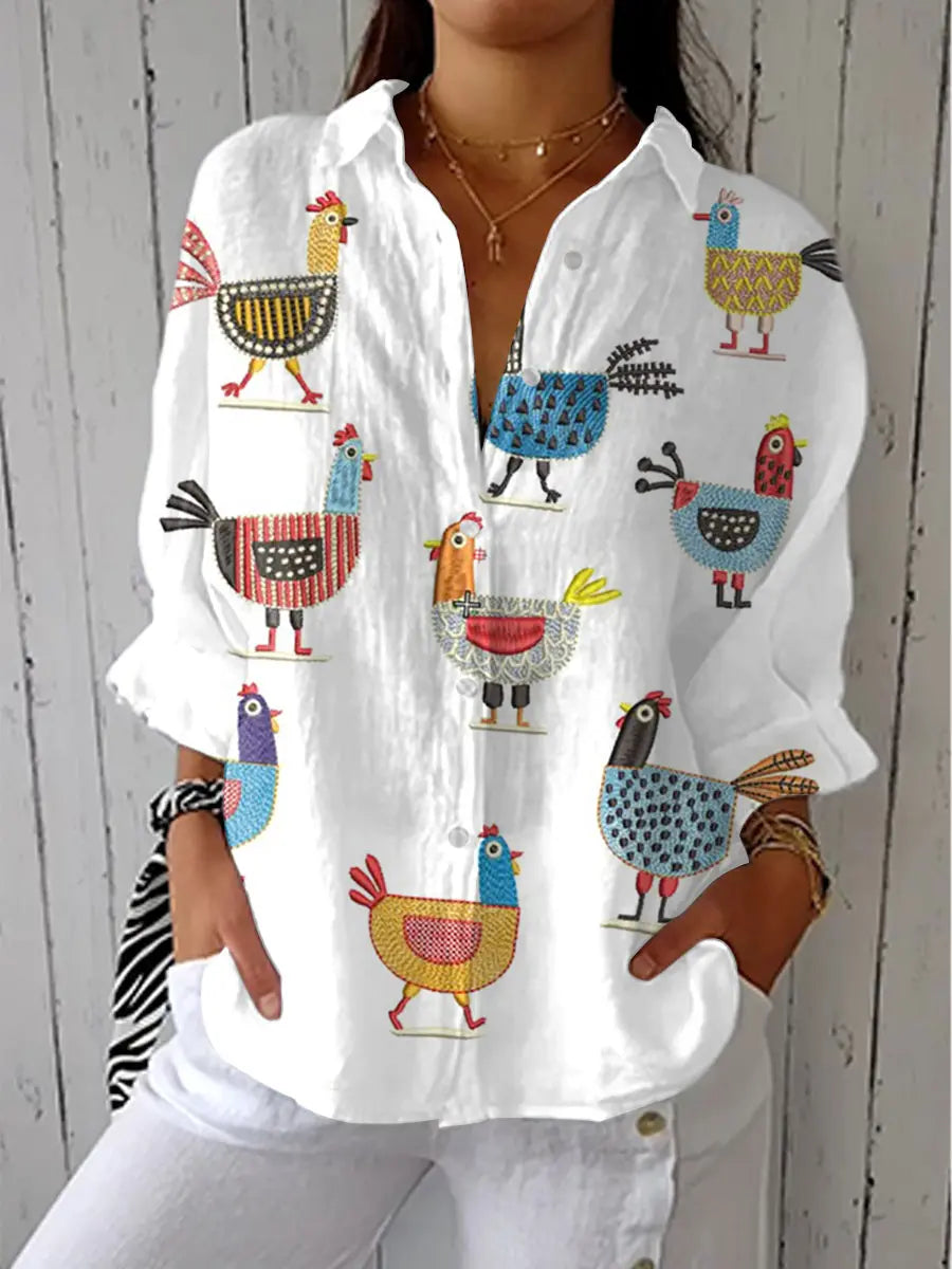 Tess | Leken bluse med hønemotiv – Flerfarget