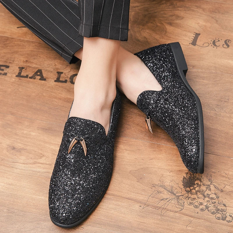 Elegante slip-on-sko med glitter og dusker