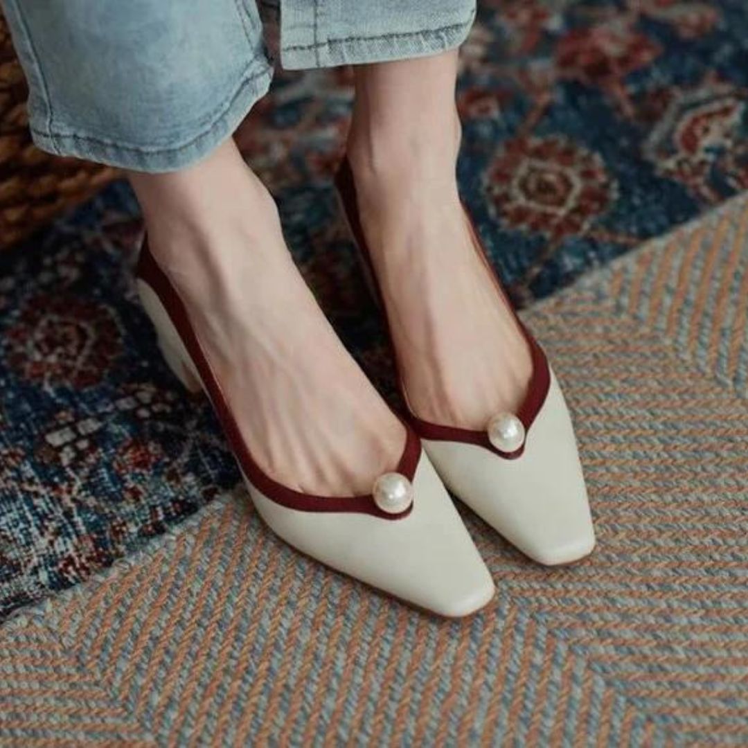 Elegante pumps med perleutsmykning