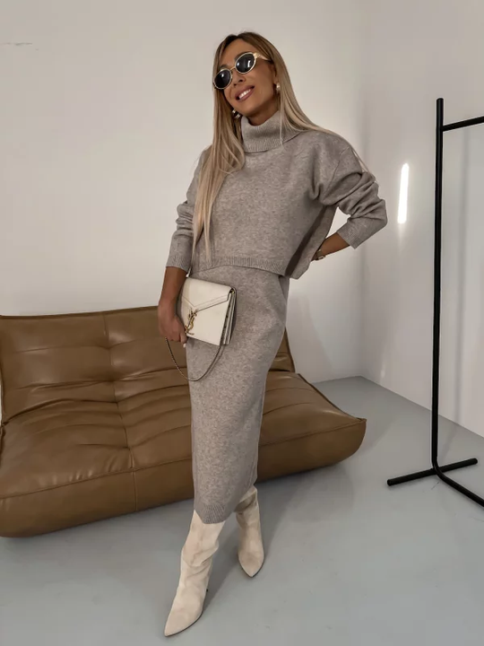 Midikjole og bluse med skilpaddehals
