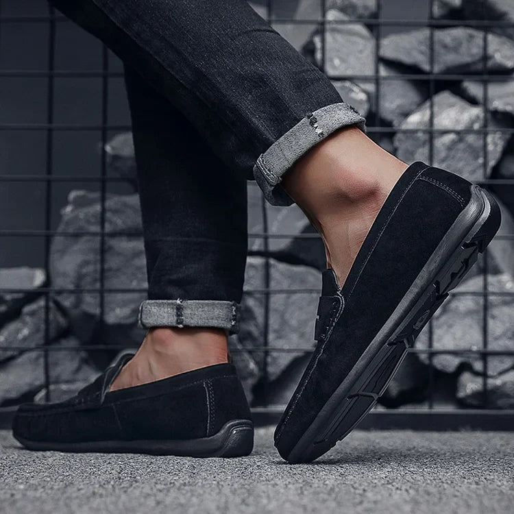 Fritidssko for menn i semsket skinn