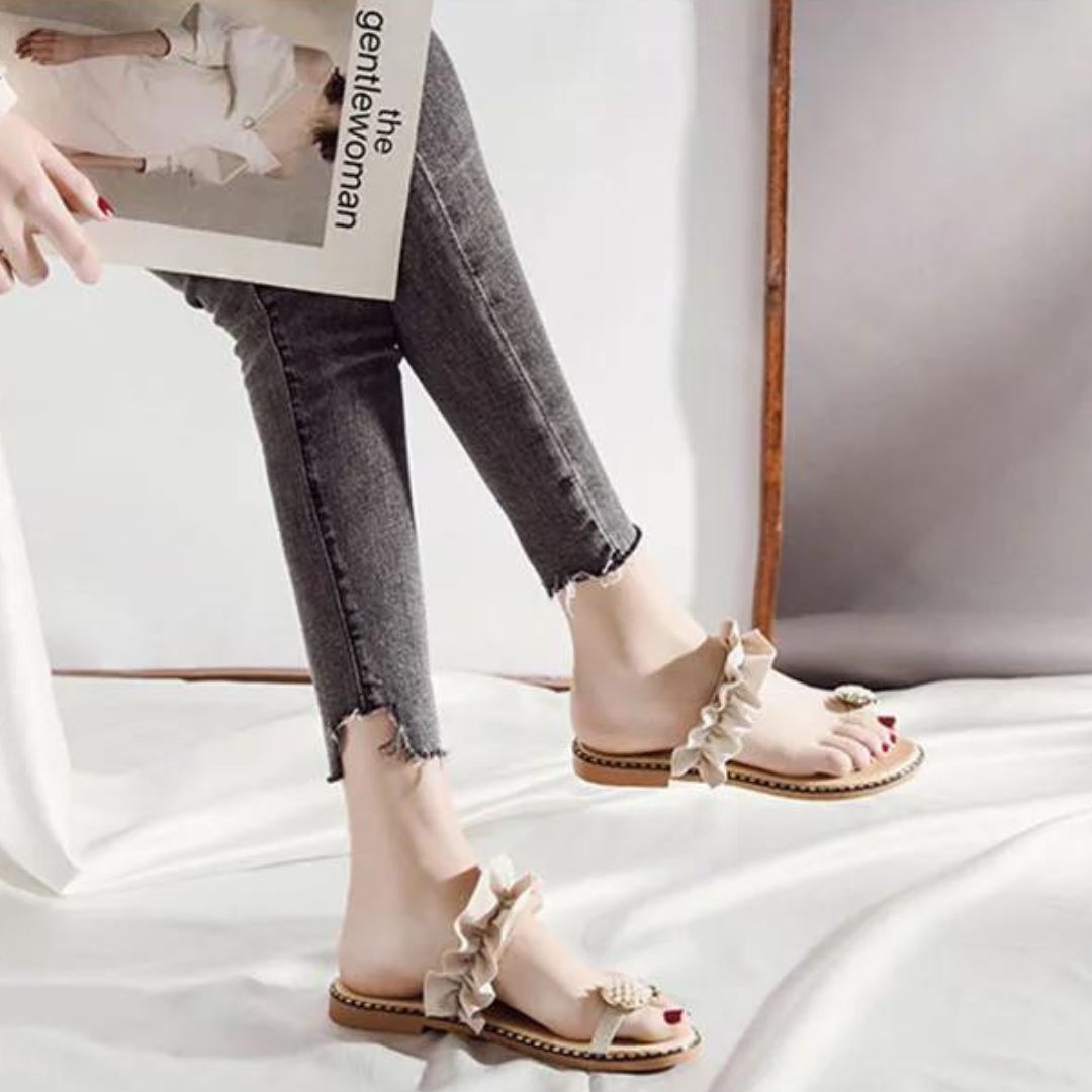 Sandaler med volanger og ananasdetaljer