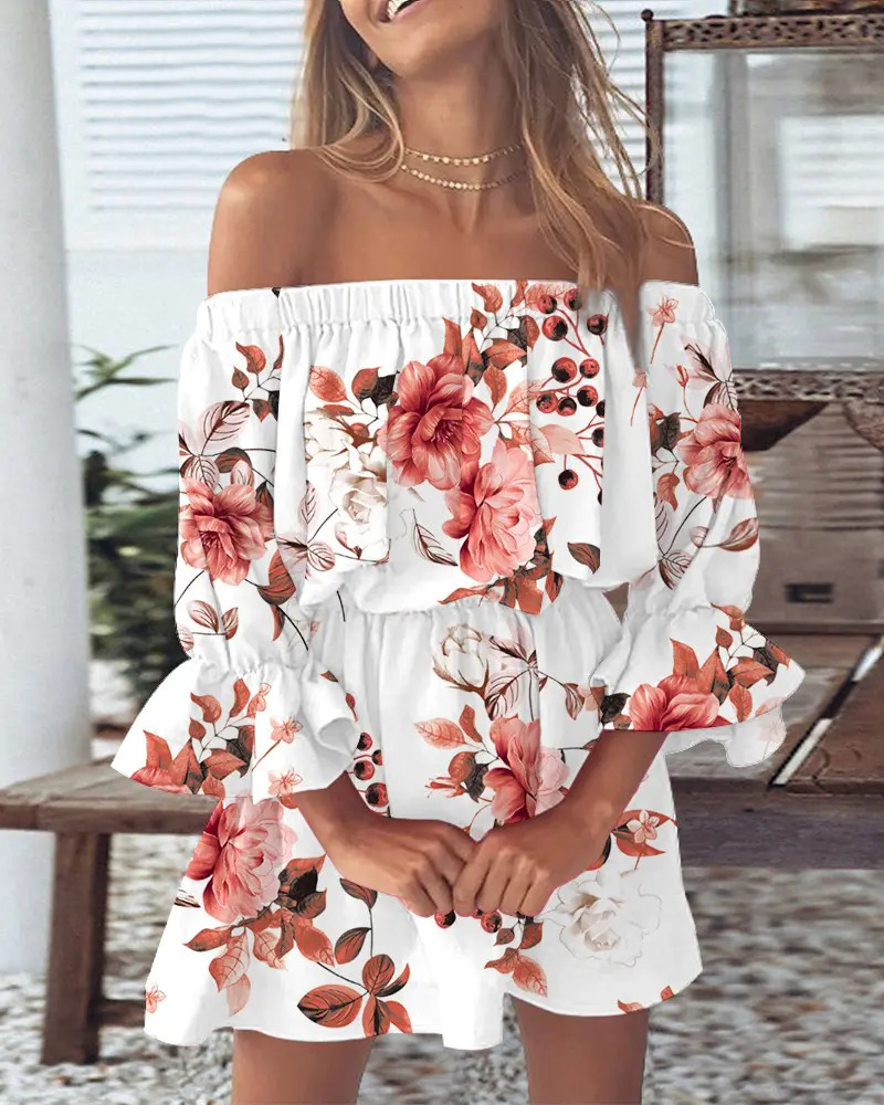 Kjole uten skuldre med boho-bladtrykk