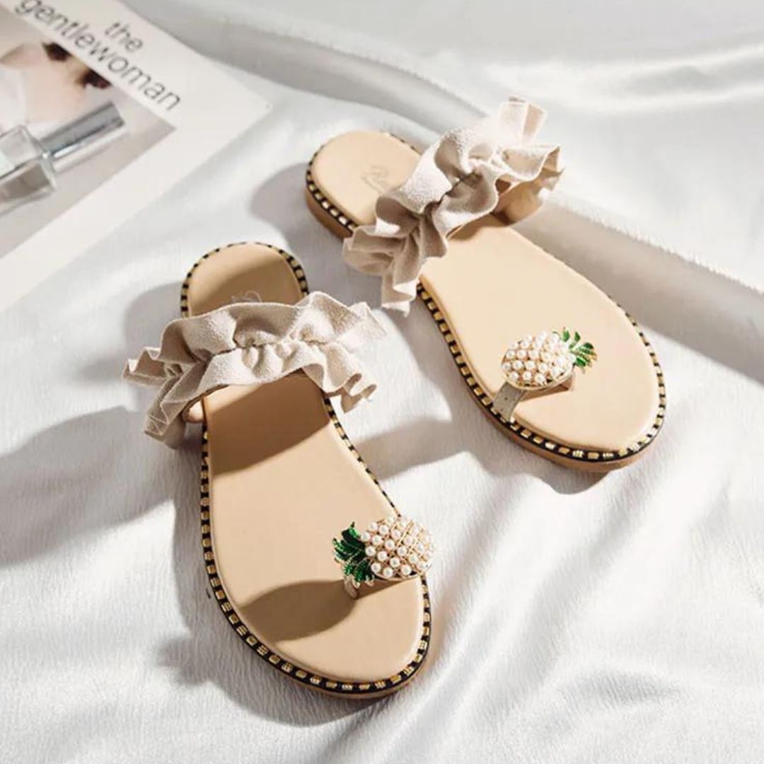Sandaler med volanger og ananasdetaljer