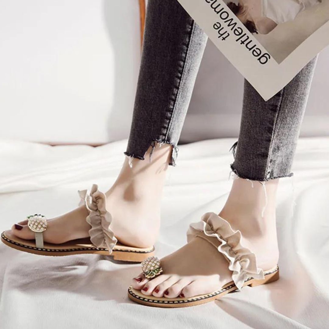 Sandaler med volanger og ananasdetaljer