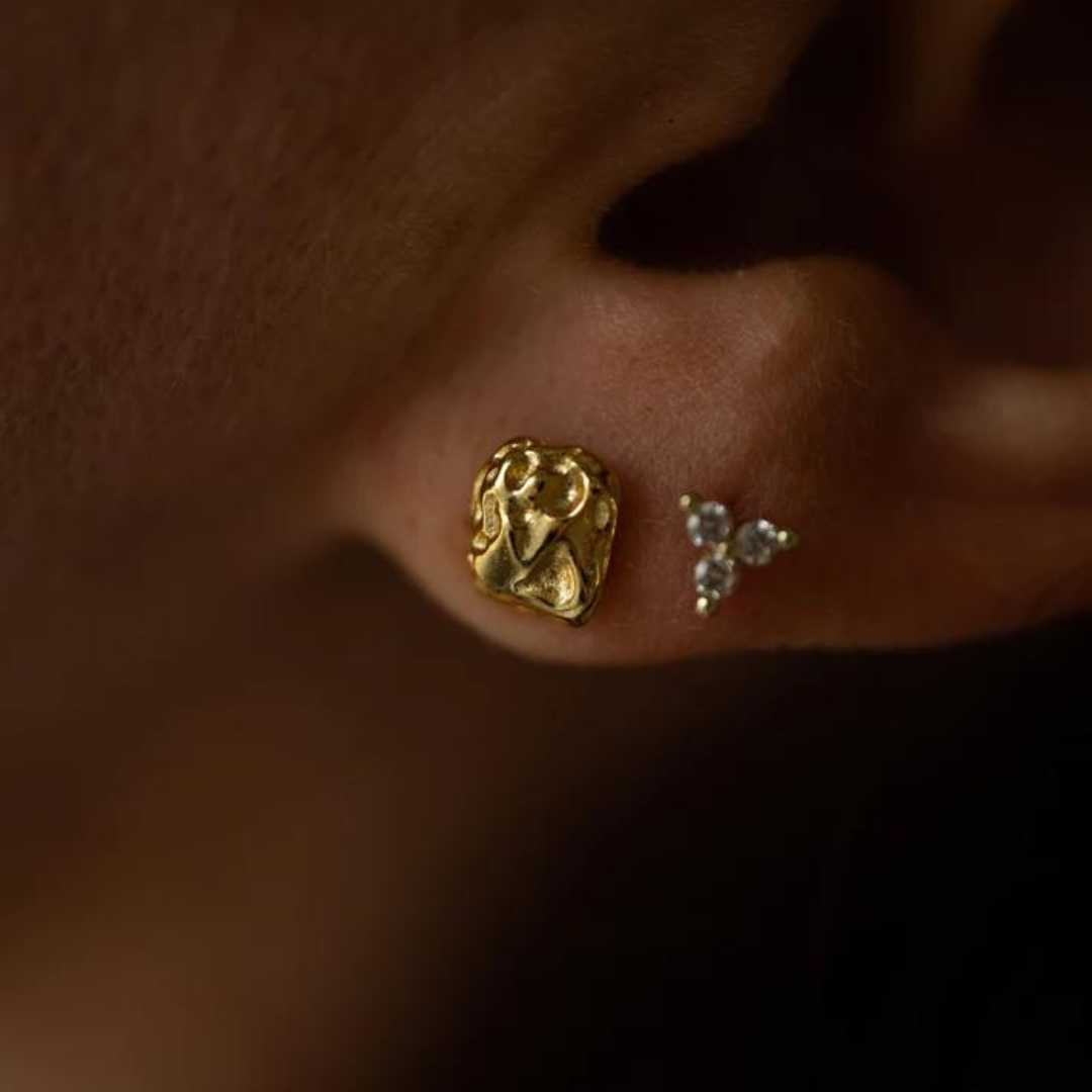 Øredobber i støpt gull