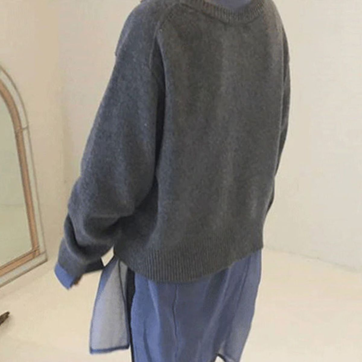 Koselig kashmircardigan med asymmetrisk knappestolpe