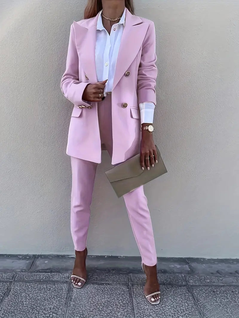 Sett med blazer og bukser med dobbel knapperekke