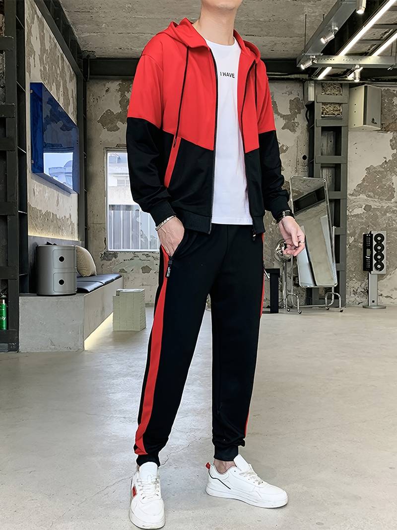 Sett med jakke med hette og joggebukse