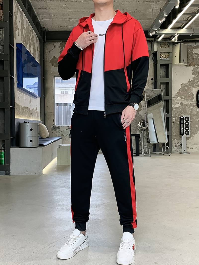 Sett med jakke med hette og joggebukse