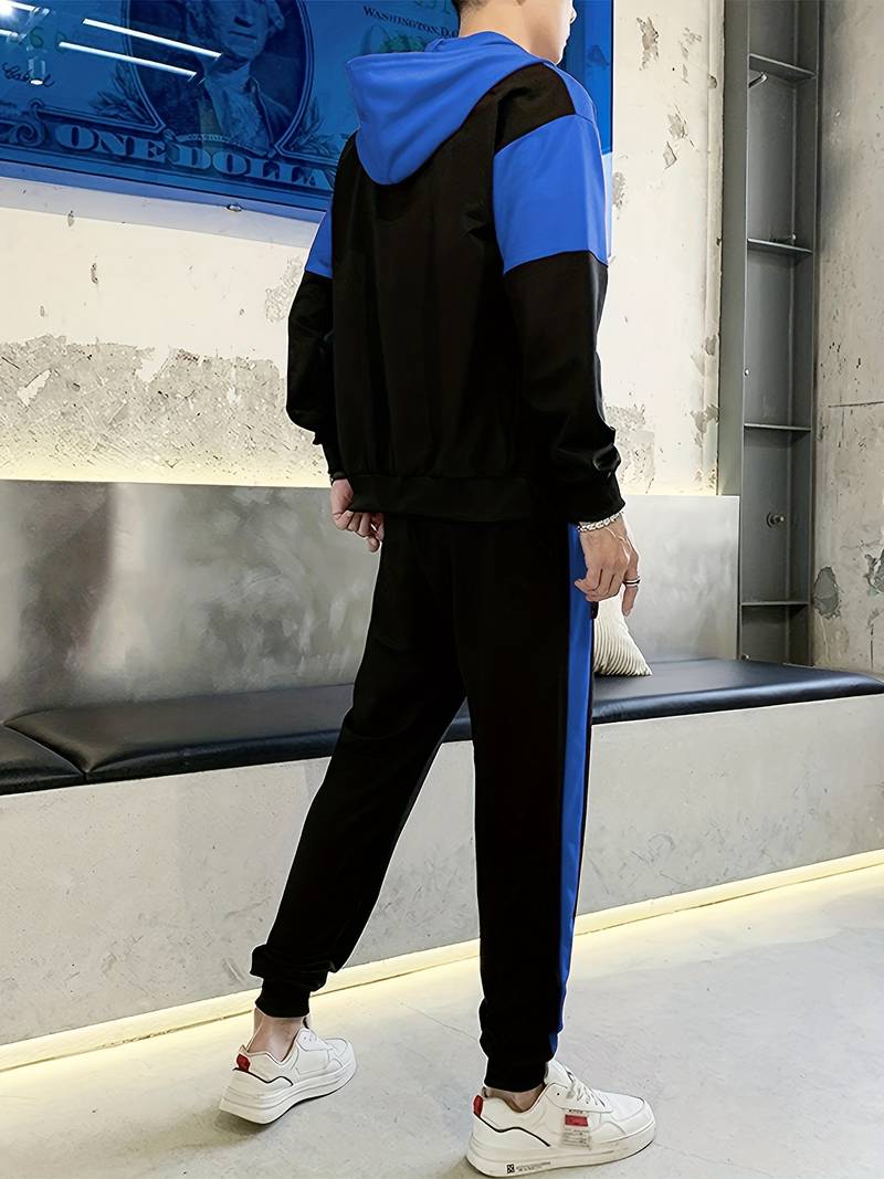 Sett med jakke med hette og joggebukse