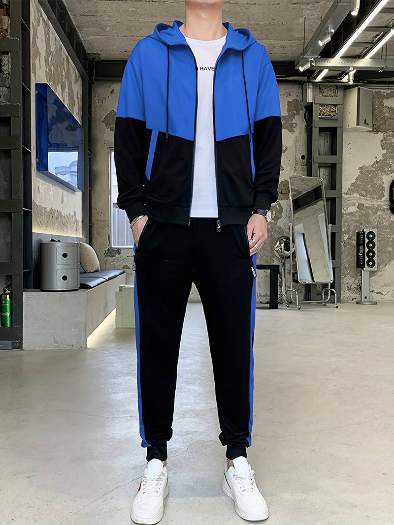 Sett med jakke med hette og joggebukse