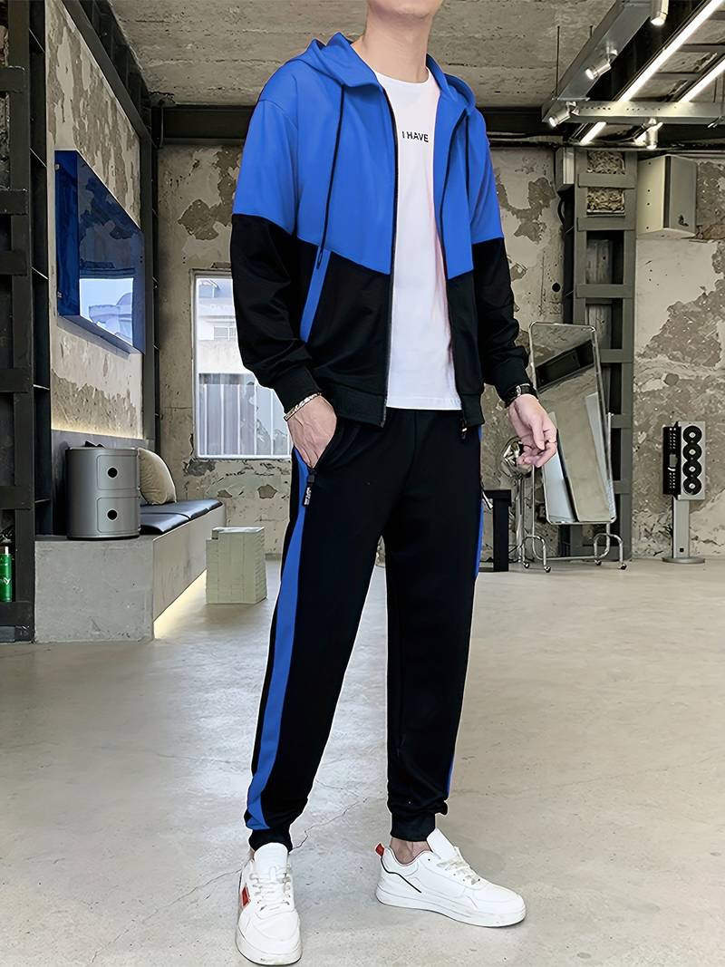 Sett med jakke med hette og joggebukse