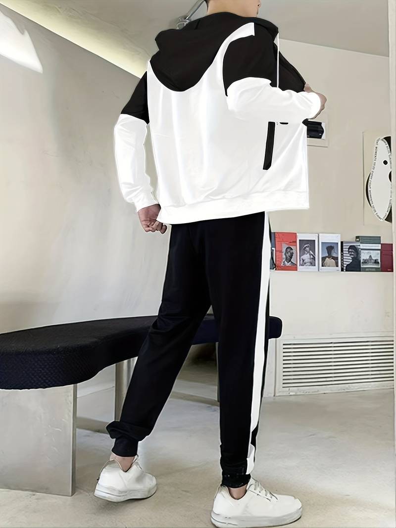 Sett med jakke med hette og joggebukse