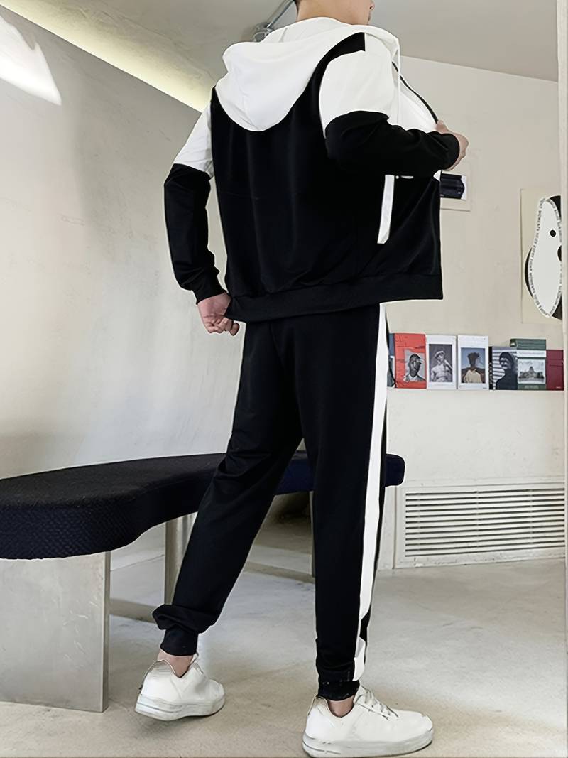 Sett med jakke med hette og joggebukse