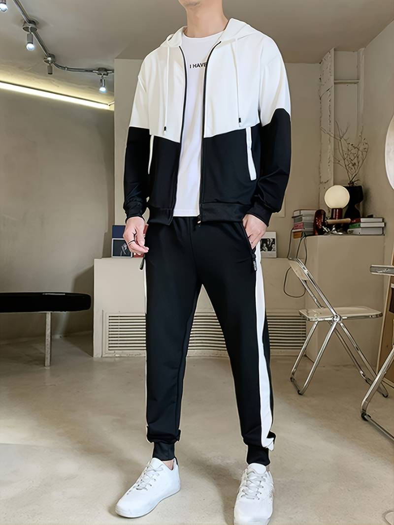 Sett med jakke med hette og joggebukse