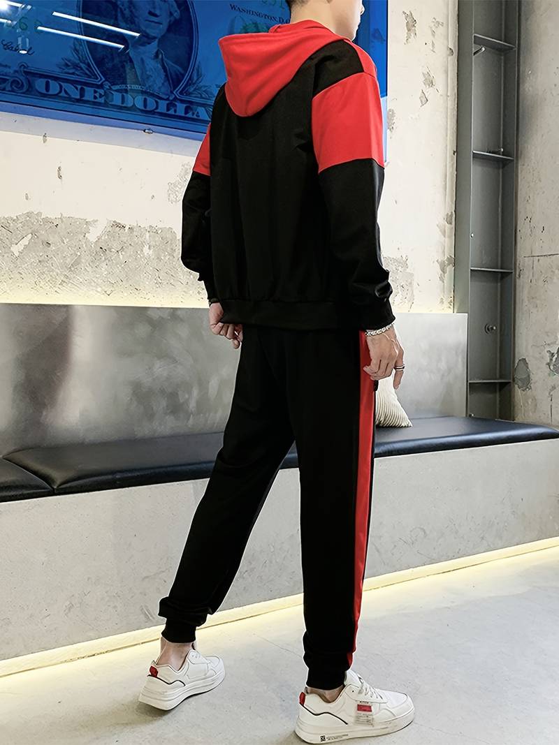 Sett med jakke med hette og joggebukse