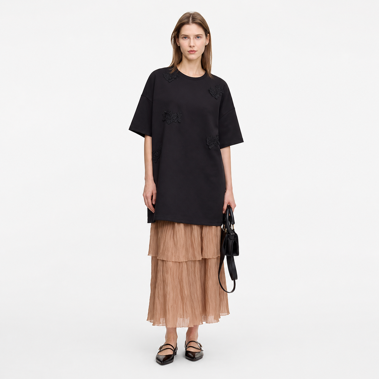 Bomulls T-skjorte til Dame – Med Blondedetaljer & Løs Passform – Svart