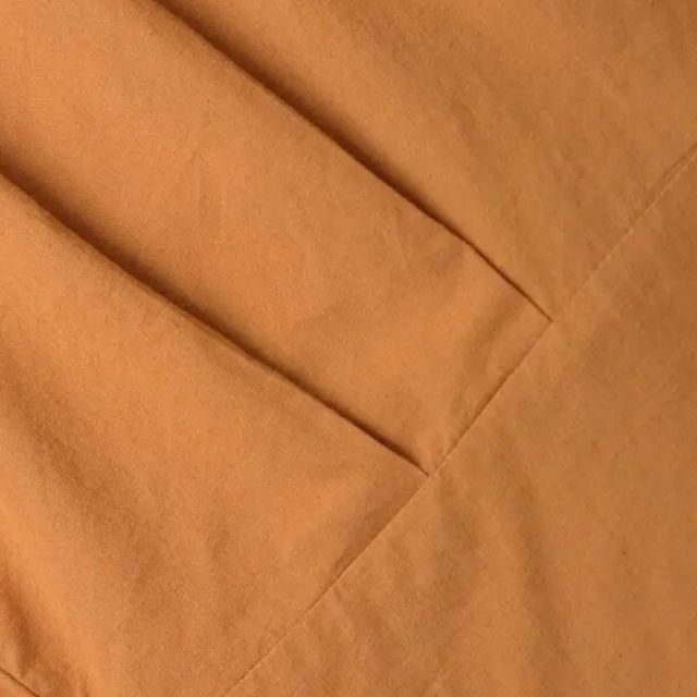 Elegant skjortekjole i silke med knappestolpe