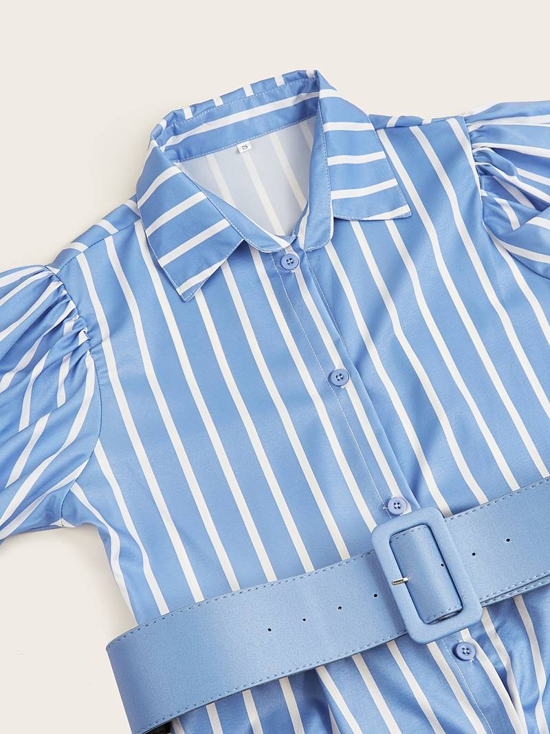 Elegant stripete lang kjole med knappestolpe