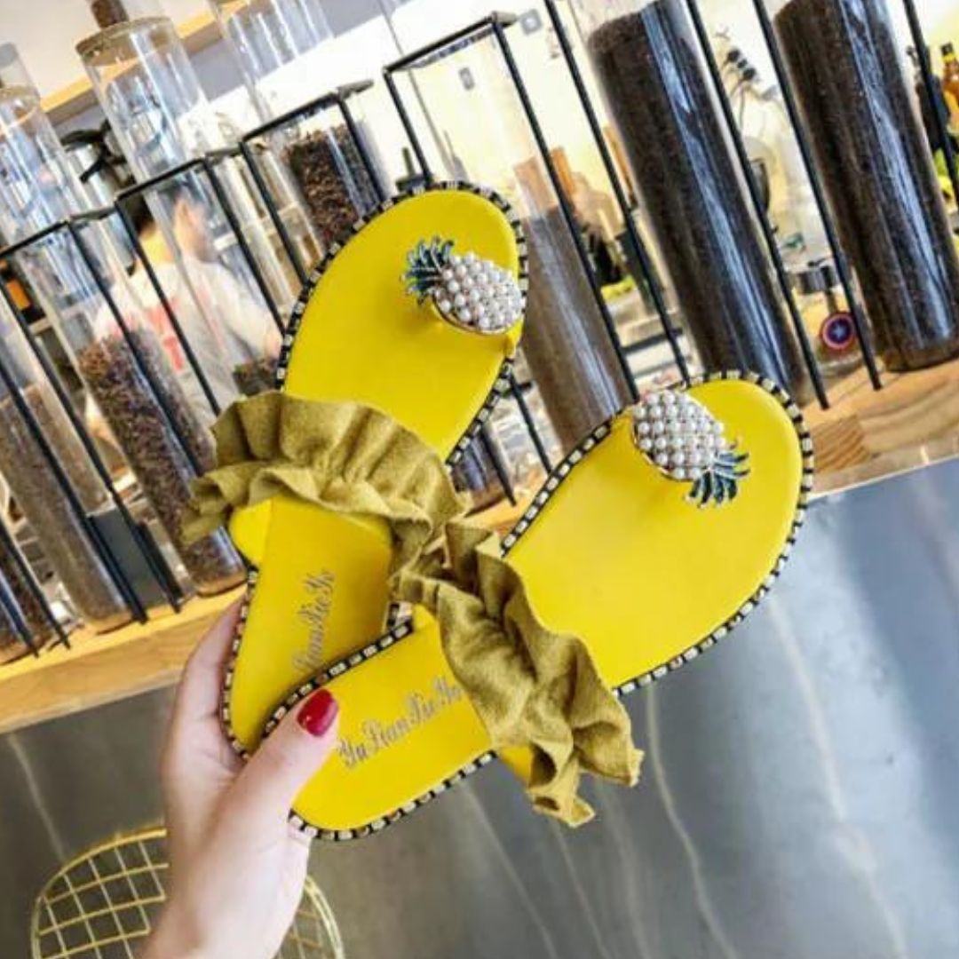 Sandaler med volanger og ananasdetaljer