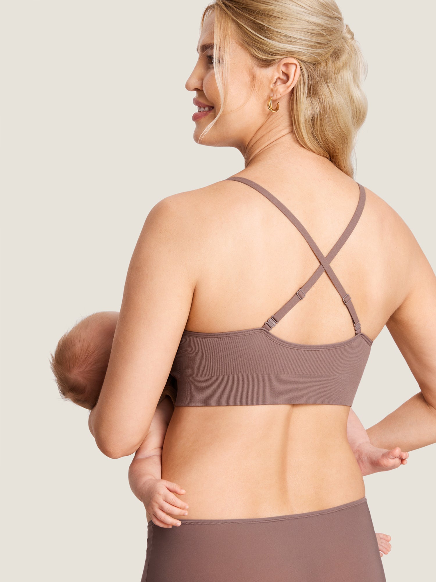 Ammebh uten bøyle i ribbestrikk – myk ammebralette med avtakbare innlegg