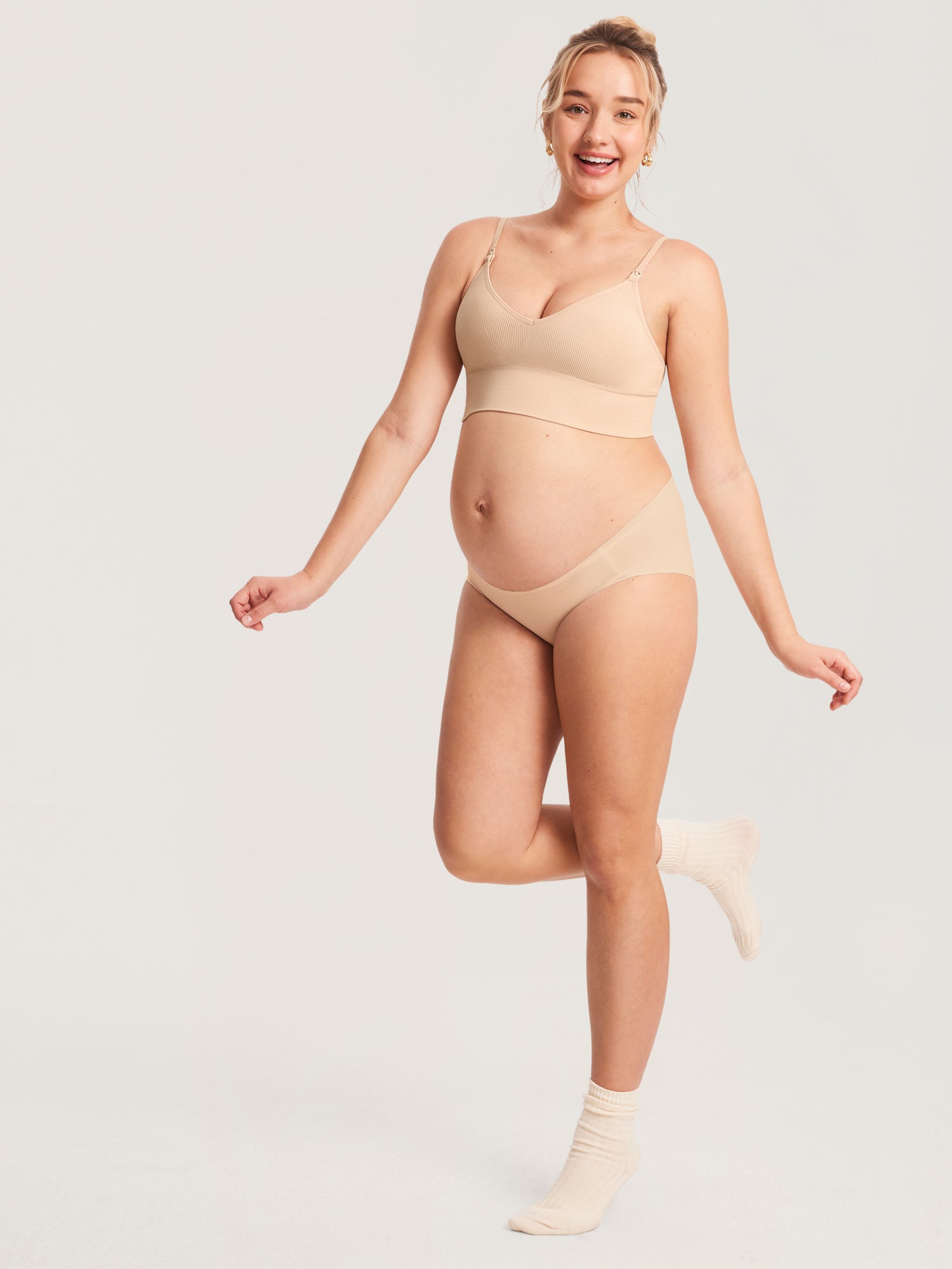 Ammebralette i ribbestrikk med V-hals – ammebh uten bøyle