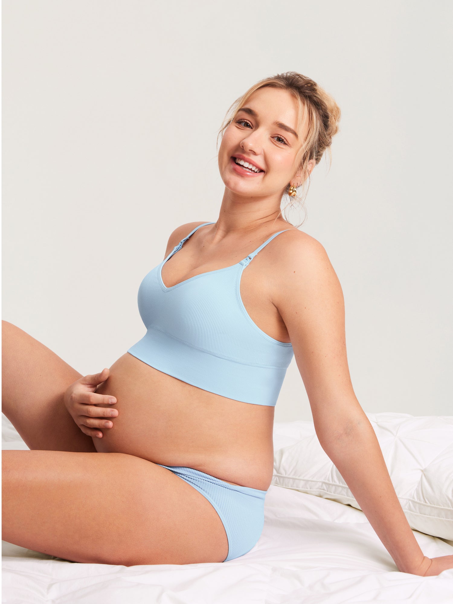 Ammebralette i ribbestrikk med V-hals – ammebh uten bøyle
