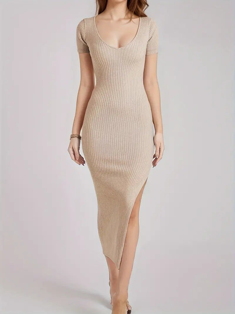 Kjole med lårsliss og V-hals