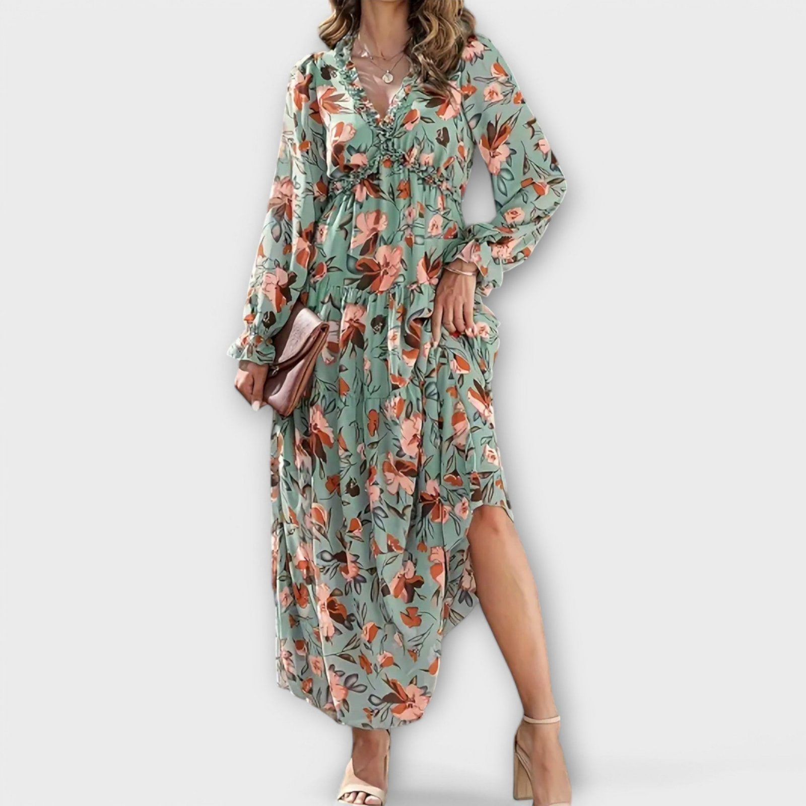 Brielle | Lagdelt langermet maxikjole i chiffon med blomstermønster