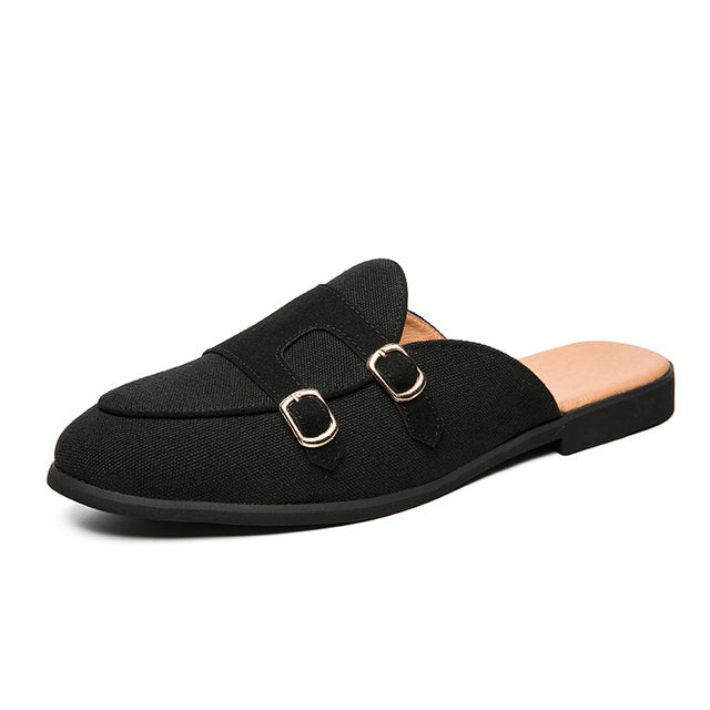 Moderne mules med spenner i tofarget look