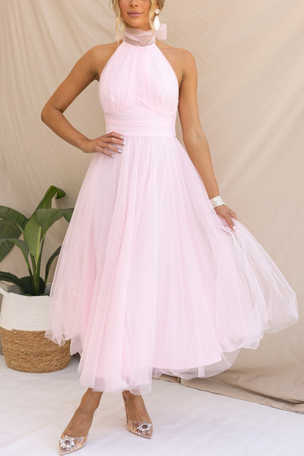 Celestia | A-formet midikjole i chiffonmesh med halterneck og rynket liv
