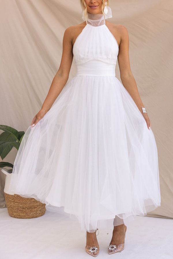 Celestia | A-formet midikjole i chiffonmesh med halterneck og rynket liv