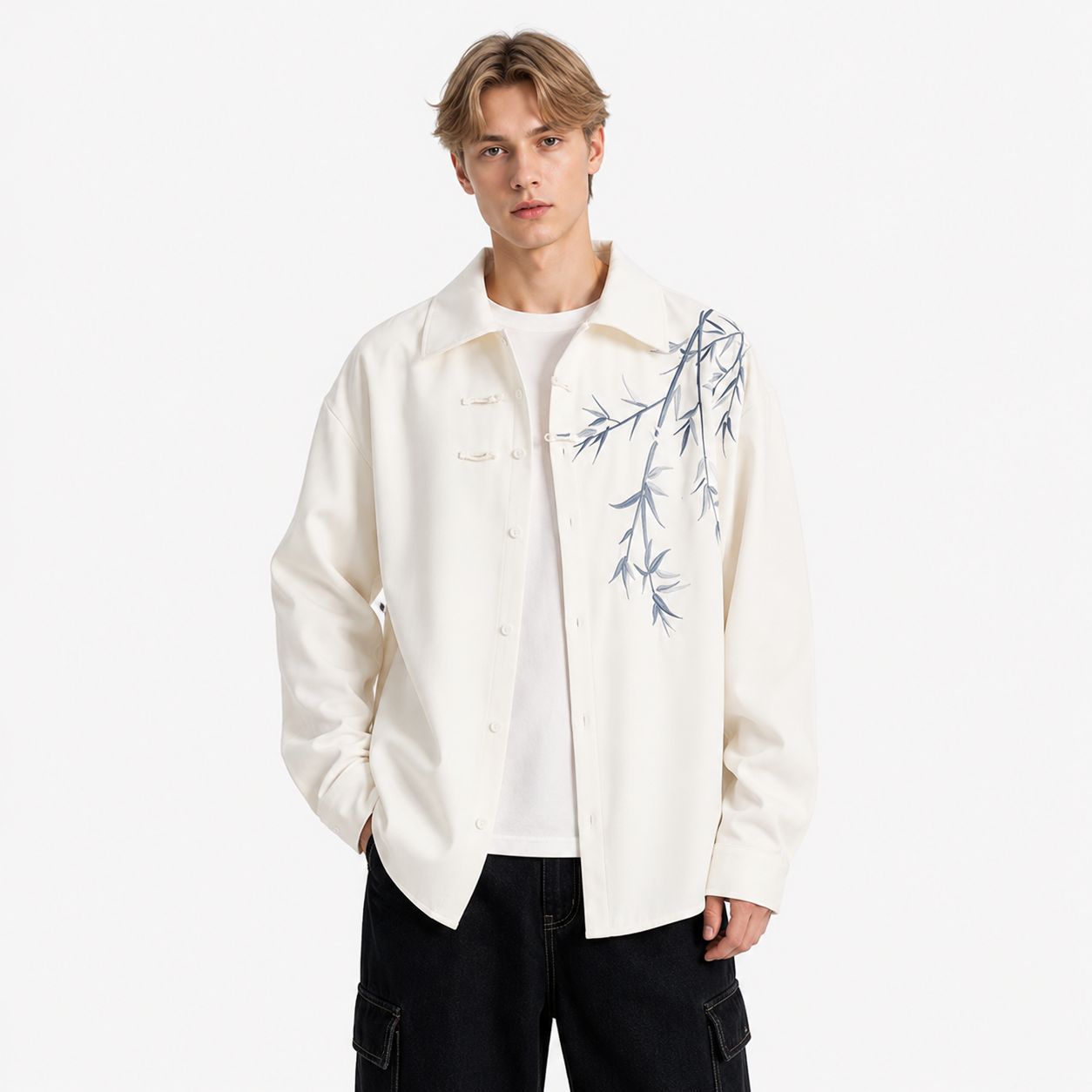 Brodert Skjorte til Herre – Oversized Kortermet Skjorte med Blomstermotiv – Hvit