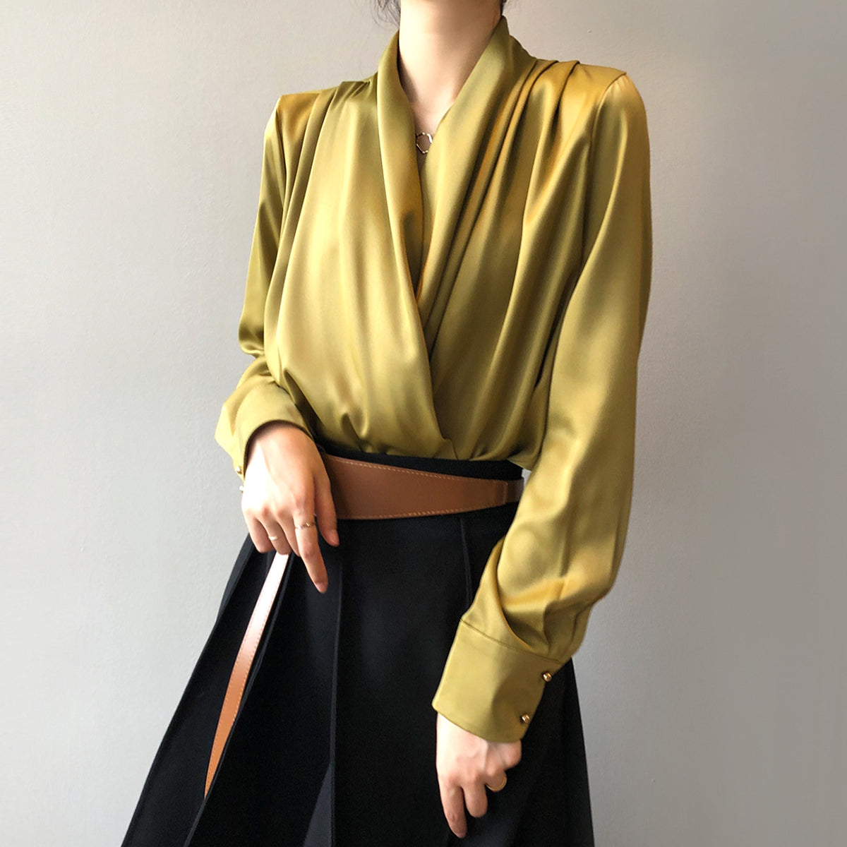 Elegant bluse i sateng