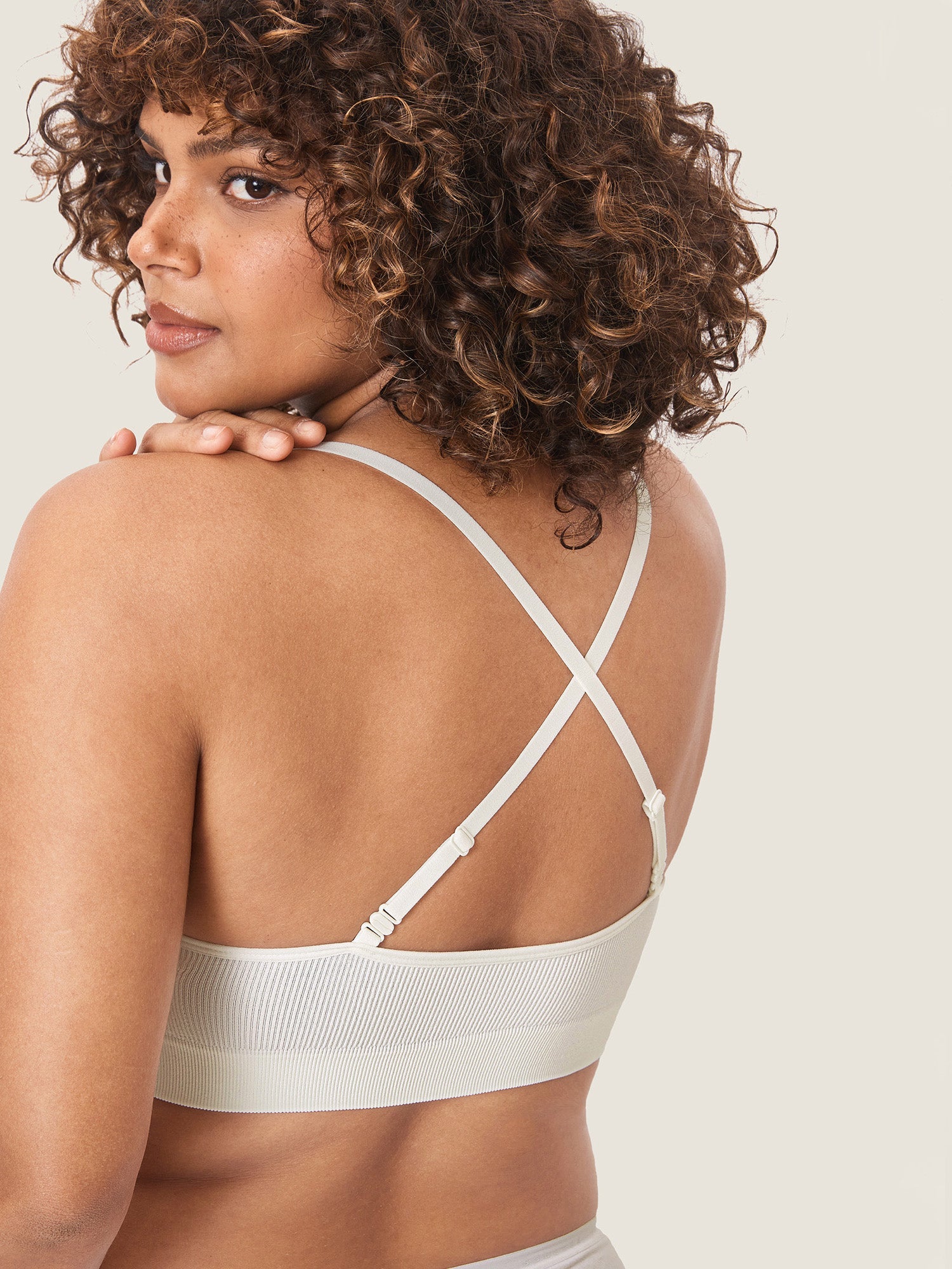 Ammebh uten bøyle i ribbestrikk – myk ammebralette med avtakbare innlegg