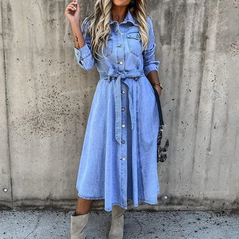 Lang, enkelbrystet kjole med lommer i denim