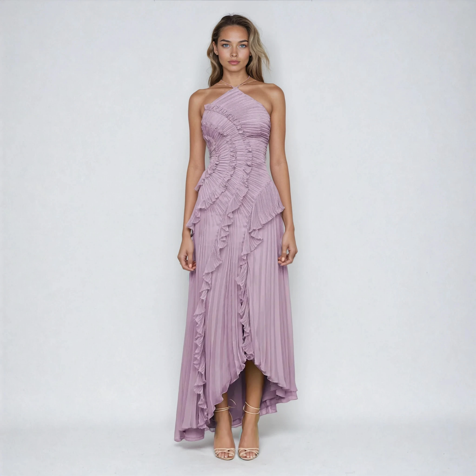 Elowen | Plissert hi-low-maxikjole i lilla chiffon med volanger og halterneck
